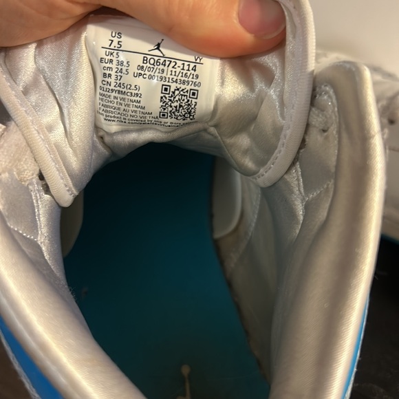 Jordan 1 Mid UNC (Women's) - Picture 4 of 4